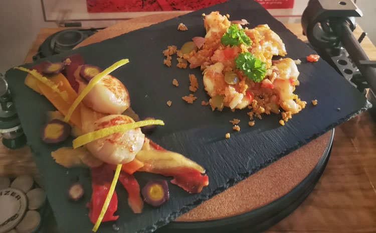 Kari bremns Platte mit Skrei